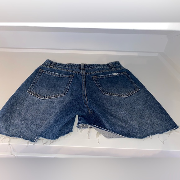 Revolve | Amuse Society - Bella Denim Short in Worn in Indigo - Size 25 - Picture 4 of 5